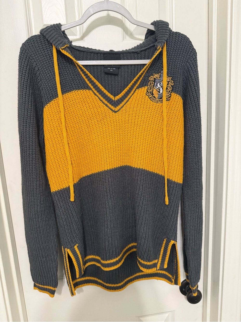 Harry Potter Hufflepuff Hooded Knit Sweater XS Gray Yellow Hogwarts
